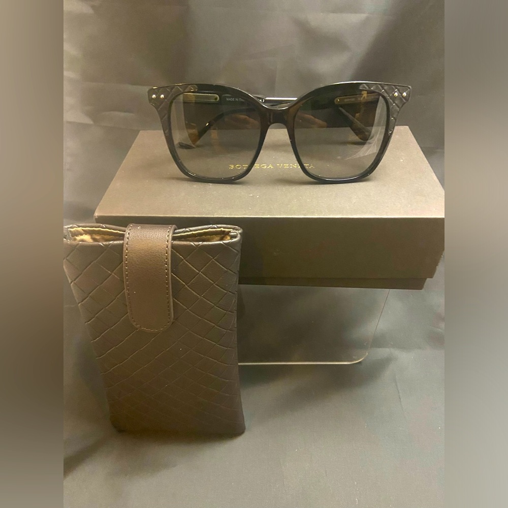 - NIB Bottega Veneta Sunglasses